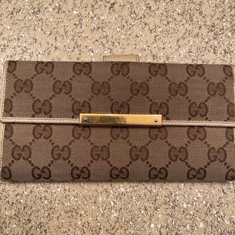 Authentic Pre owned Gucci Wallet